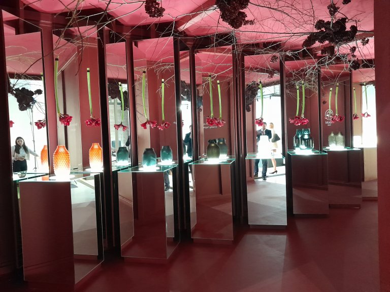 Щандът на една от компаниите за стъклени изделия на Designblok в Прага.