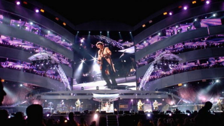 2. The Rolling Stones – A Bigger Bang Tour – $558,255,524
През 2005-2007 г. Стоунс тръгнаха по света да промотират албума си A Bigger Bang. Той не беше посрещнат от критиката особено радушно, но пък съпътстващите го концерти бяха шоу, което всеки искаше да види.