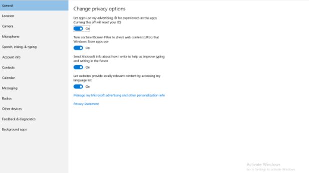Каквото и да стане, Майкрософт знае какво правиш... Рекламодателите ще знаят точно кой си. Windows 10 генерира уникално „рекламно” ID за всеки потребител на всяко устройство. 

Това може да се използва от разработчиците и рекламните мрежи, за да ви профилират. Отново можете да изключите тази функция в настройките, но трябва да знаете къде да търсите. Вижте снимката.
