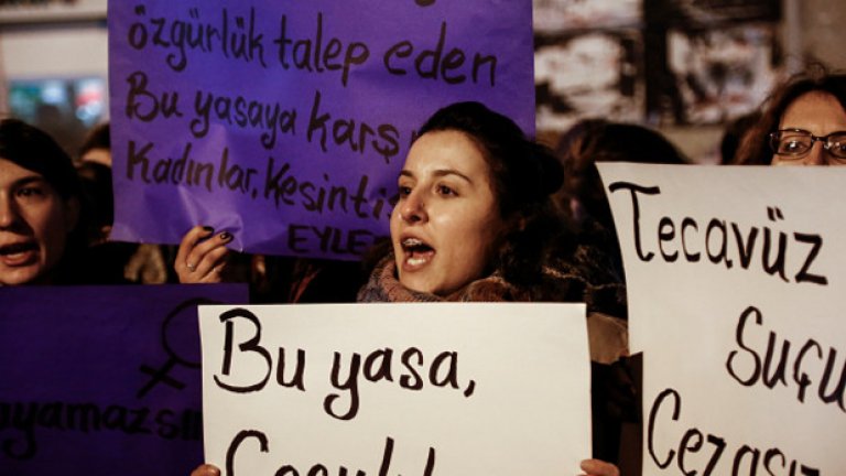 Приемането на закона на първо четене предизвика протести в Истанбул