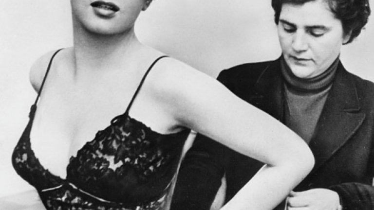 След 1955-та година получава прозвището най-красивата жена в света.