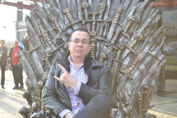 Камен Алипиев върху Трона на премиерата на петия сезон на Game of Thrones в София