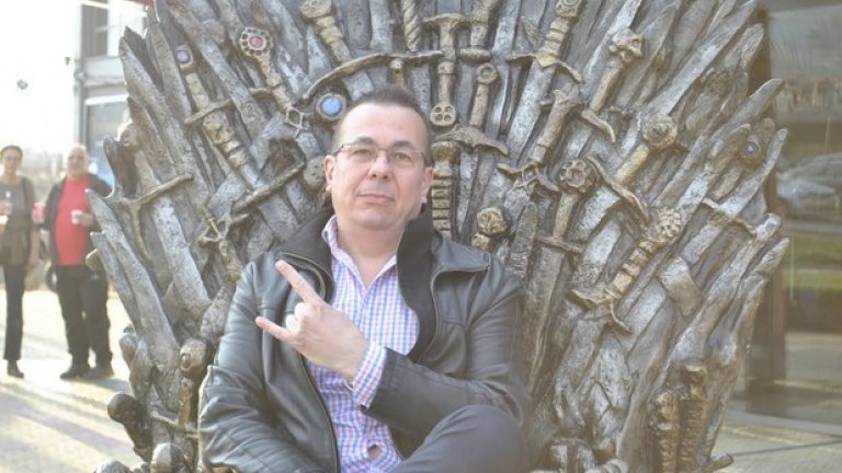 Камен Алипиев върху Трона на премиерата на петия сезон на Game of Thrones в София