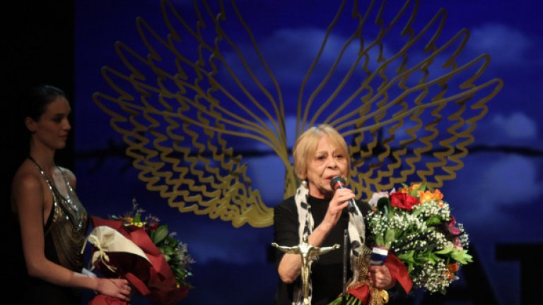 Актрисата Илка Зафирова получи специално признание за изключителен творчески принос към българския театър