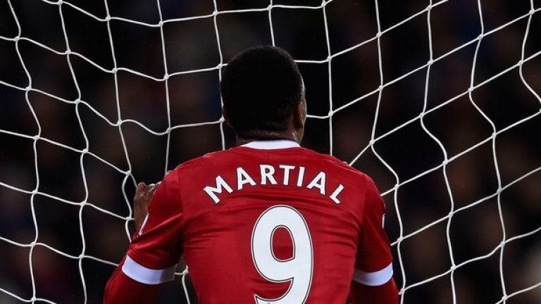 Лестър - Манчестър Юнайтед 1:1.
Антони Марсиал отново разочарова за Юнайтед, но младият нападател определено има нужда от време. Марсиал не е вкарвал във Висшата лига от 20 септември.