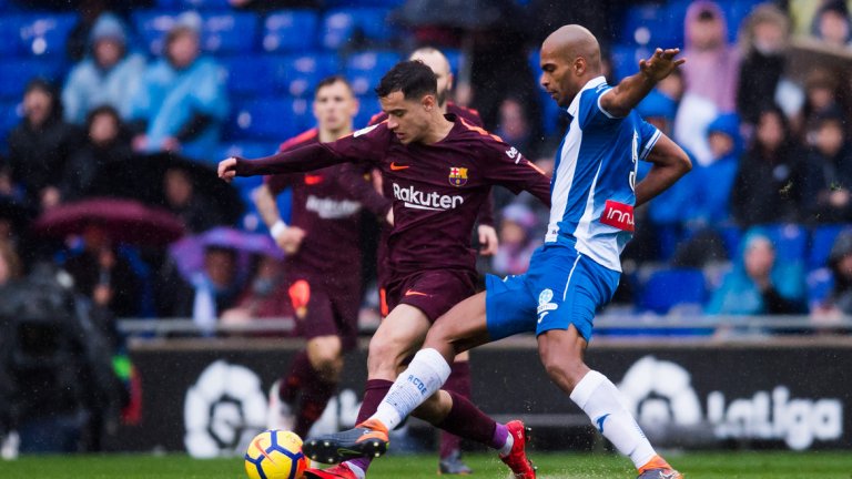 Пике спаси Барса от първа загуба в дъждовно каталунско дерби