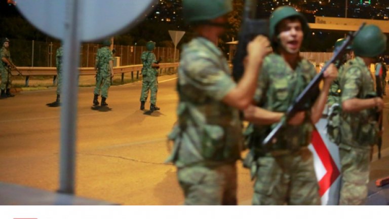 Анализаторът Шади Хамид посочва, че случващото се е критичен тест за т. нар. „международна общност". „Господи, ако е имало някога време за американско лидерство, то това е сега", пише той в Twitter.