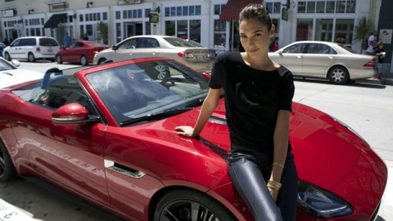 Жената-чудо идва