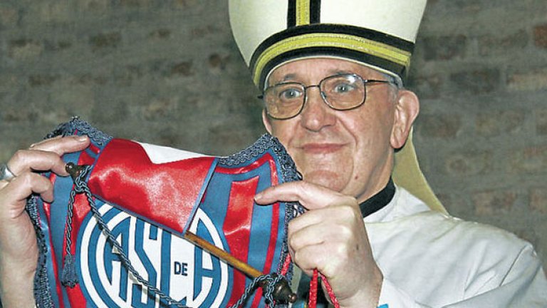 Папа Франциск е известен като голям футболен почитател