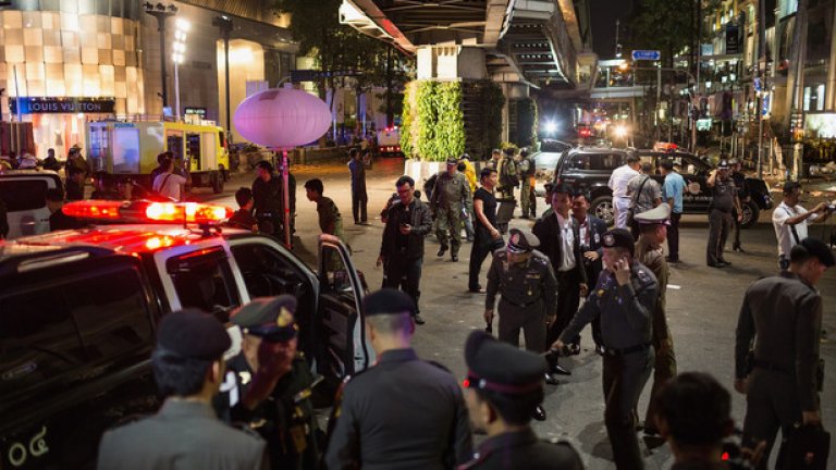 Експлозия с жертви в центъра на Банкок