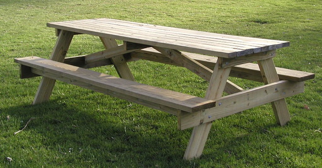 800px-Picnic_table