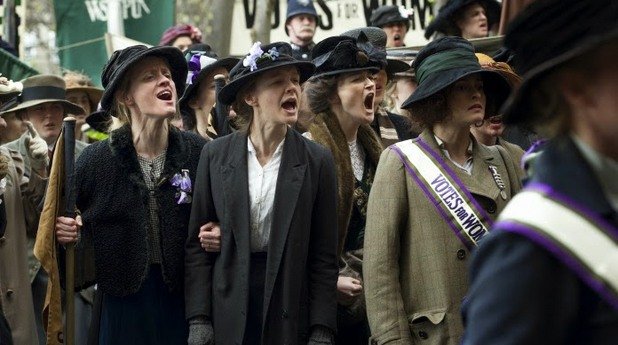 Suffragette

Премиера за САЩ: 23 октомври
 
В Англия през миналия век няколко смели активистки рискуват всичко, за да агитират за правото на жените да гласуват. Виждайки, че мирните протести не водят до нищо, те все повече се радикализират и стигат до насилие. Кери Мълиган, Хелена Бонъм Картър и Мерил Стрийп са сред актрисите в британската драма, която би трябвало да очарова феминисткото движение и по задължение да получи поне няколко награди.

