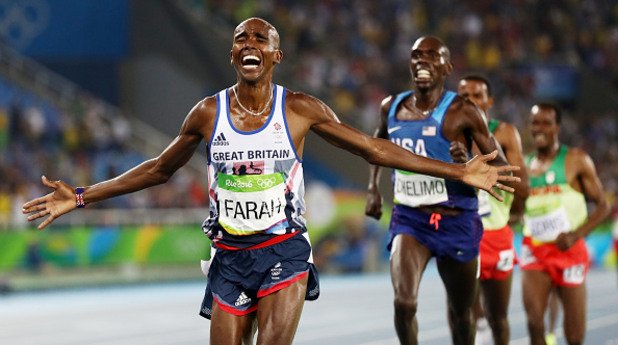 Историческо! Мо Фара бе един от героите на Олимпиадата в Лондон, печелейки бяганията на 5000 м и 10 000 м. Британецът повтори невероятното си представяне и в Рио, отново грабвайки титлите в дългите дистанции.