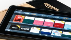 Книгите-ментета имат същото заглавие и съдържание като оригиналите, но са пълни с грешки