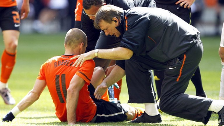 Сега на дневен ред е въпросът как да намери място и на Ариен Робен, който е ключово важен играч, когато е здрав