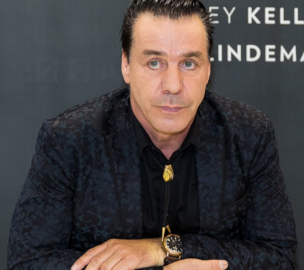 800px-Till_Lindemann_-_2017287140953_2017-10-14_Buchmesse