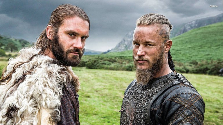 Рагнар и Роло в сериала Vikings - двама братя, които се обичат, но са и твърде различни един от друг. В действителност - двама мъже, разделени от десетилетия разлика, които така и не са се виждали.