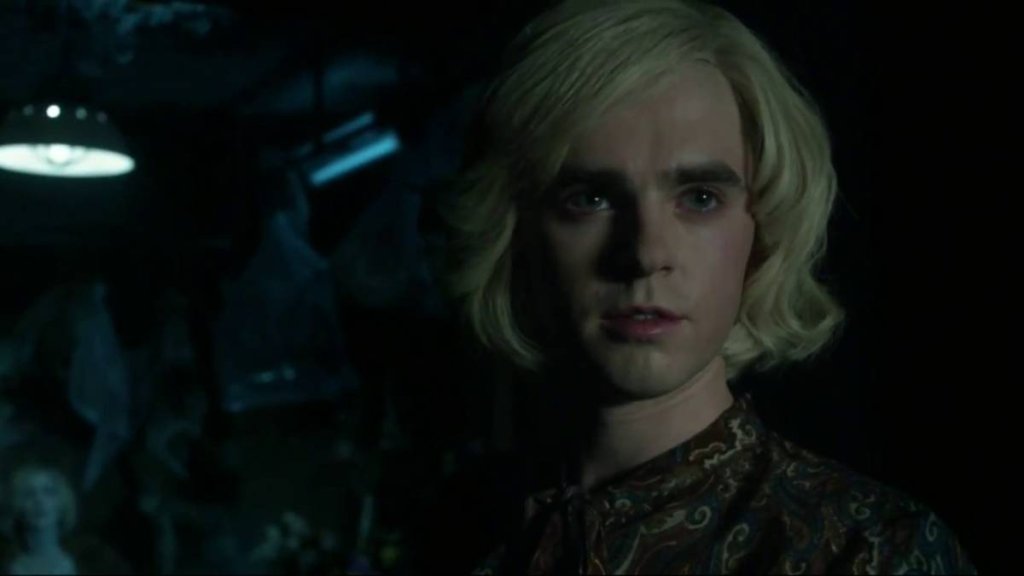 Норман Бейтс, Bates motel 
Норман е психопат със силна привързаност към майка си. В ранните си години той се дърпа от природата си на ненормален насилник, но в крайна сметка тя се отприщва като бърза вода. Норман е създание на писателя Робърт Блох, п