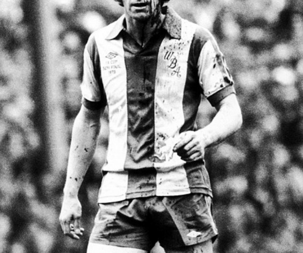 1978 г., Ипсуич - Уест Бромич 3:1Мачът е на "Хайбъри" в Лондон и остава в историята като "кървав спорт".
Още в първите секунди Джон Уайли от УБА и Брайън Талбът от Ипсуич си удрят жестоко главите, като вторият е изнесен със сътресение. Минути по-късно Уайли отново се сблъсква глава в глава със съперник, като този път е сериозно окървавен. Но остава на терена и този път, доигравайки мача - близо 75 минути! Фланелката му е в кал и кръв, но не успява да помогне на отбора си.