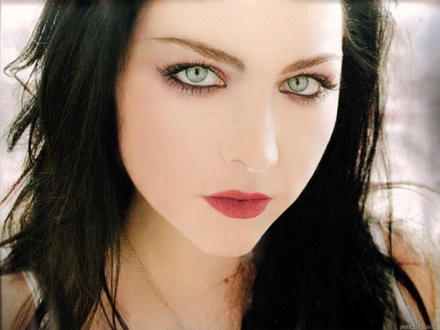 Ейми Лий от Evanescence е идол на безброй надеждни певици, композиторки и пианистки по света