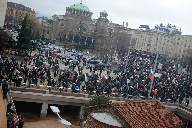 Протестиращата София, погледната от ЦУМ