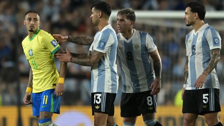 Аржентинците пяха: Минута мълчание за Рафиня, той е мъртъв