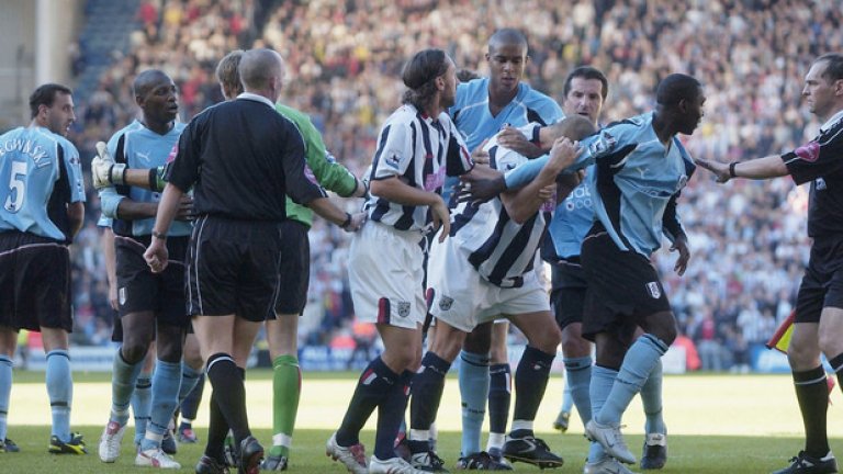 7.  Уест Бромич – Фулъм 1:1, септември 2004 г. 
Всичко имаше в този мач. Роб Ерншоу пропусна дузпа рано в мача. Едвин ван дер Сар бе излязъл доста напред, след което последваха цели три червени картона. Папа Буба Диоп, Нийл Клемент и Нади Коул поеха преждевременно към съблекалните в един от паметните мачове на Висшата лига.