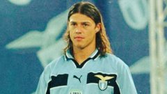 Тифозите на Лацио мечтаеха за 11 като него: Плешивия (с дългата коса), който излезе от алкохолната кома и се завърна във футбола