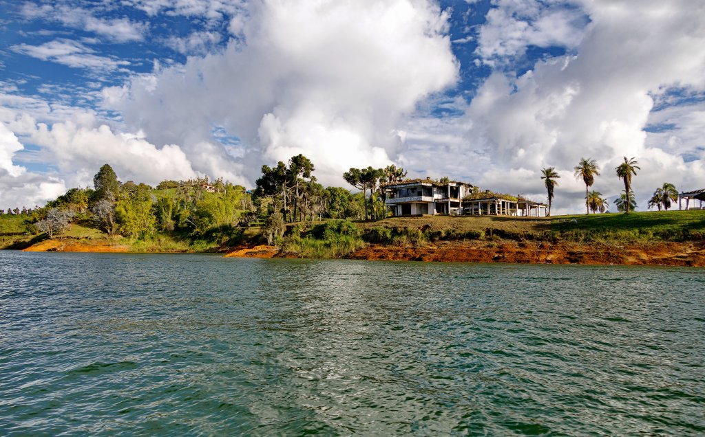 "Ла Катедрал": Затворът, който Пабло Ескобар сам си построи