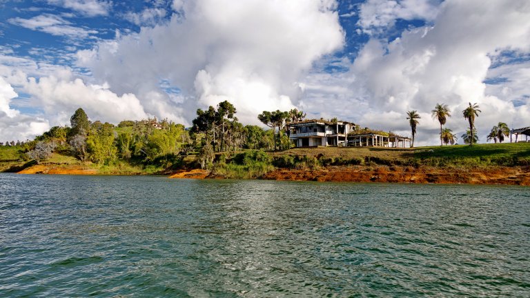 "Ла Катедрал": Затворът, който Пабло Ескобар сам си построи