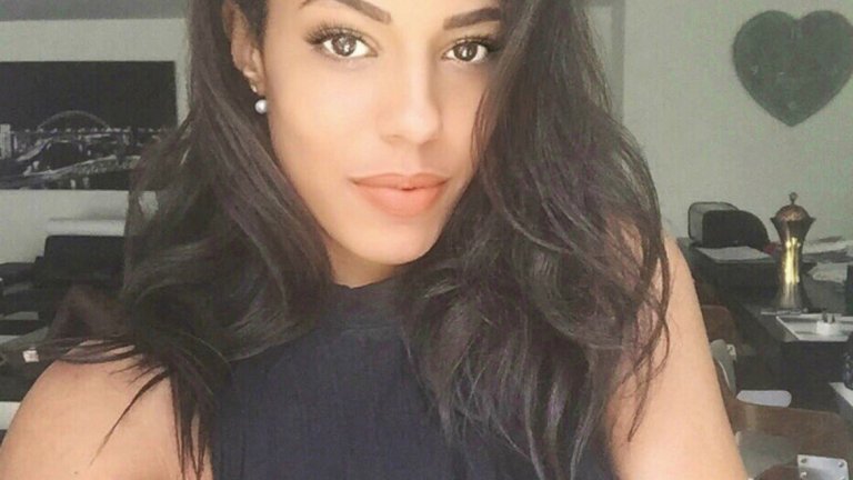 Националката по таекуондо, която утешава издънка на Тотнъм