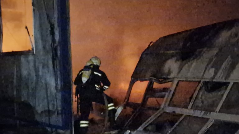 Заводът се намира на около 1000 километра от границата с Украйна