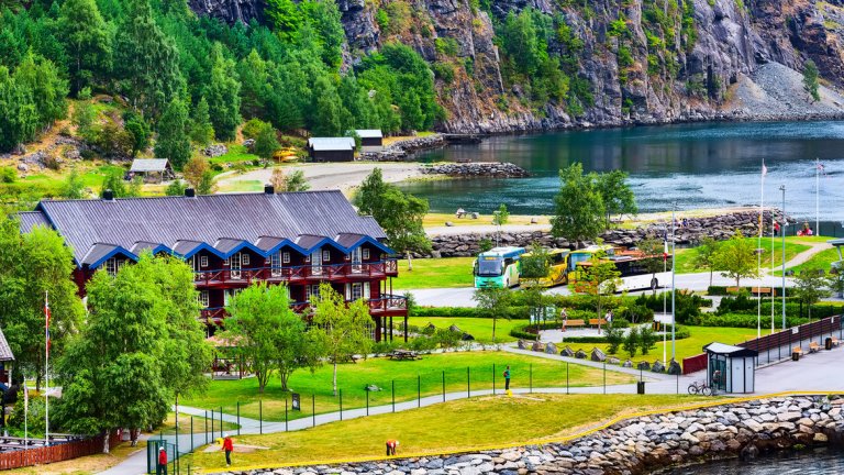 Флом - приказното кътче от рая, застрашено от набезите на туристите