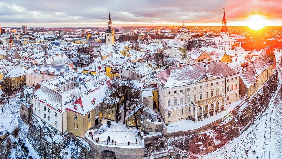 Столицата Талин е много красива и през зимата