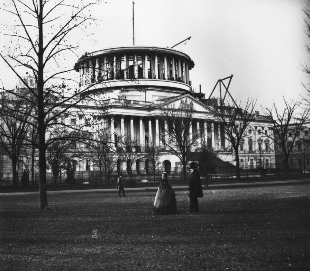 Капитолият в САЩ през 1859 година, преди завършването му.