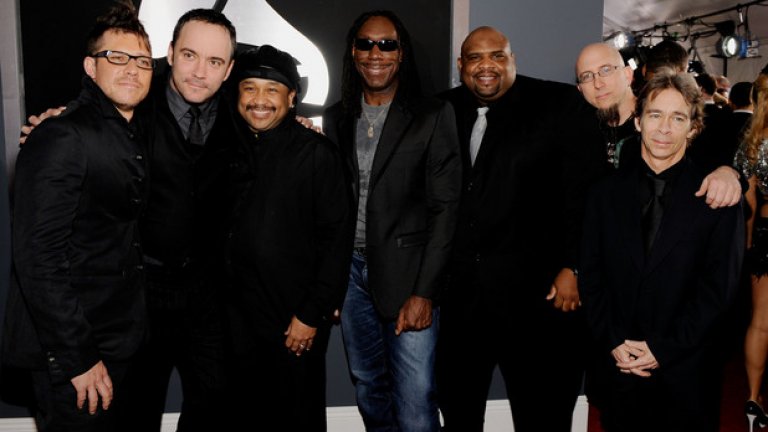 Dave Matthews Band
Около 30-годишните, които сега извиват поглед от ужас при звука на "YOLO" на Дрейк не са по-добри: много вероятно е те да са следвали почти култовите Dave Matthews Band само преди 10 години, с техните фундаментални, често цитирани мъдрости като "яж, пий и се забавлявай" и "животът е кратък, но сладък, категорично", докато са си живеели живота в предградията и са разширявали възприятията си за живота, пътувайки до Джърси Шор.