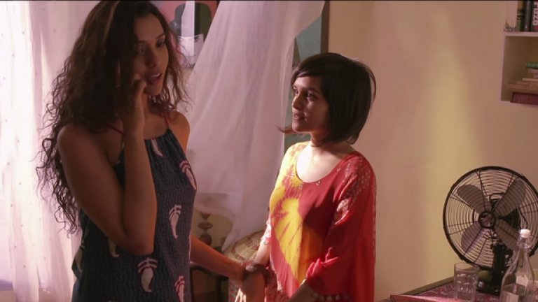 Реклама на дрехи с двойка жени изправи индийското общество пред уникален тест за толерантност