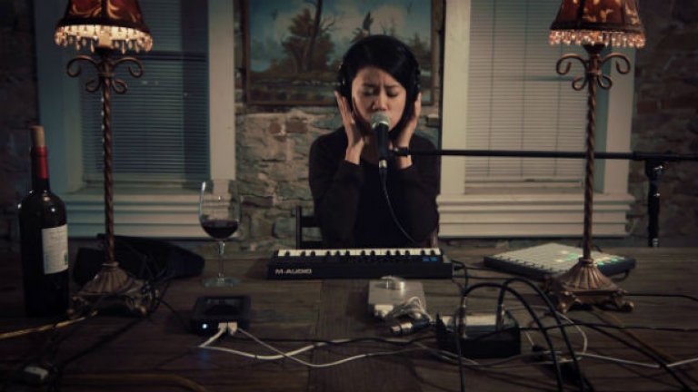 Инди музикантката Кавехи от години прави и авторска музика, но един кавър на Nirvana й спечели хиляди нови фенове