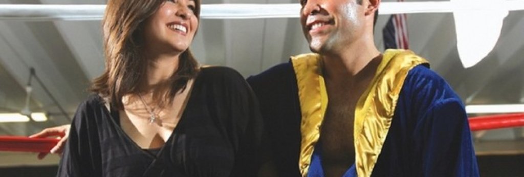 Мили Коретер
Певицата е женена за известния с изневерите си бивш боксьор. През 2007 стриптизьорка публикува снимка на Оскар и обяви, че той е изневерил на съпругата си с нея. Първоначално Де ла Оя отрече, после си призна изневерите и двамата с Мили са временно разделени.