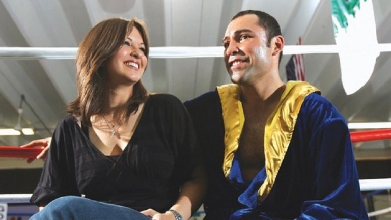 Мили Коретер
Певицата е женена за известния с изневерите си бивш боксьор. През 2007 стриптизьорка публикува снимка на Оскар и обяви, че той е изневерил на съпругата си с нея. Първоначално Де ла Оя отрече, после си призна изневерите и двамата с Мили са временно разделени.