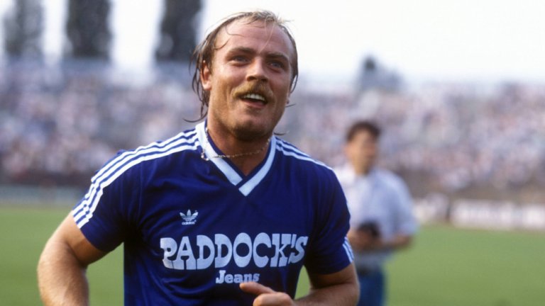 Рендето, което би тъста си на тенис с тиган