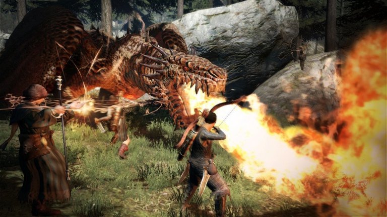 Dragon's Dogma (PC, PS3, Xbox 360)
В зората на PlayStation 4 Capcom обяви екшън ролевата игра Deep Down, която мнозина виждат като духовен наследник на Dragon's Dogma. Докато все още чакаме тя да се появи - а изглежда, че това няма да стане скоро - не пропускайте да изиграете въпросния й предшественик. Dragon's Dogma е интересен пример за това как японските дизайнери могат да създадат нещо добро, дори когато не работят в добре познатия им собствен ролеви сегмент. Вместо традиционните за Страната на изгряващото слънце походови RPG-та, Dragon's Dogma е пълна с екшън и хак-енд-слаш елементи, огромни дракони, мрачни подземия и множество заемки от утвърдени заглавия като Devil May Cry и Dark Souls. 
Очаква ви кампания с дължина около 50 часа и поне още толкова време в странични мисии. Ако се насочите към тази игра, най-доброто решение е да се сдобиете с версията с вградения експанжън Dark Arisen, който добавя нови предмети, оръжия и мисии, както и така необходимата опция за бързо пътуване из огромната карта.