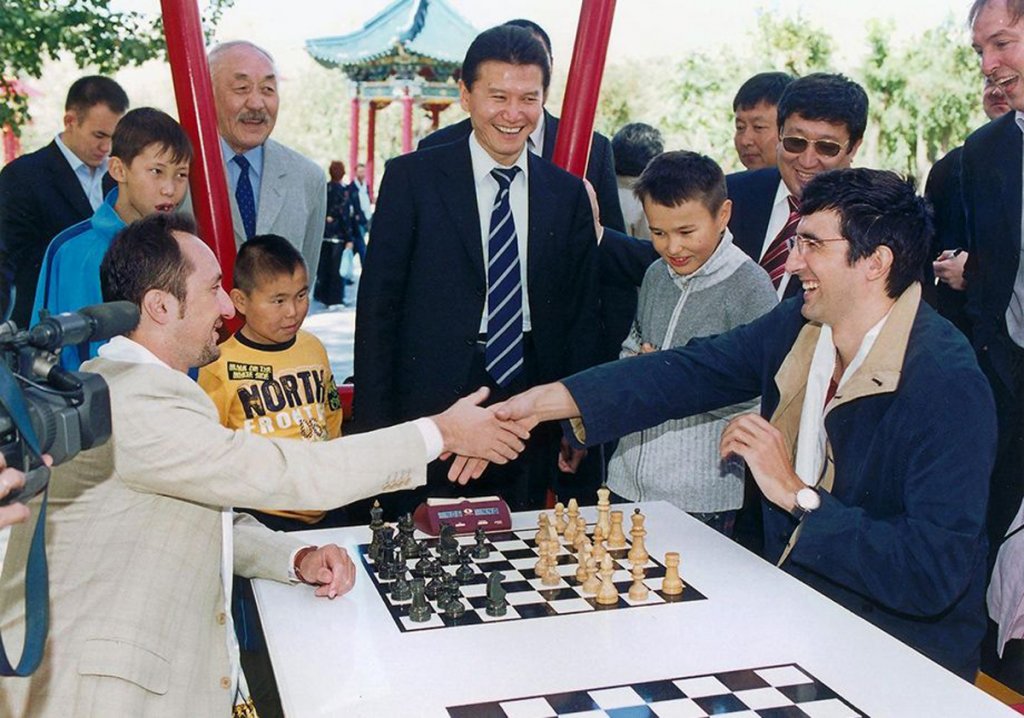 Шахматната война България - Русия и тоалетната сага на Топалов - Крамник: Най-големият скандал в шаха