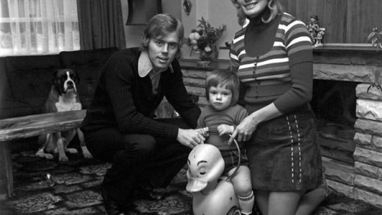 Хари Реднап със съпругата си и малкият Марк.