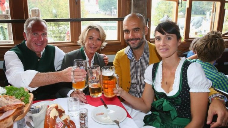 И Пеп Гуардиола спокойно може да пие биричка с Румениге - Байерн плава към успехи с издути платна.