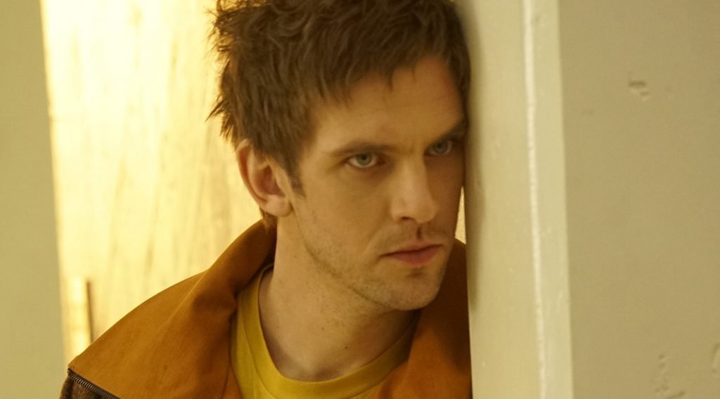 Legion 
Амбициозното шоу е част от вселената на X-men и надявам се, ще е по-добро от последните филми от поредицата. То се концентрира върху Дейвид Холър, който има специални сили, които обаче му костват здравия разум и нормално поведение. Той тръгва