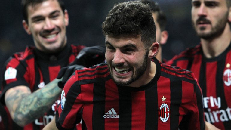 Кутроне се радва след третия гол във вратата на Верона