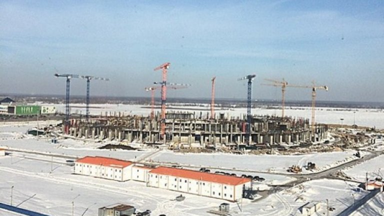 Нижний Новгород. Стадионът е на река Волга и с капацитет от 45 хил.