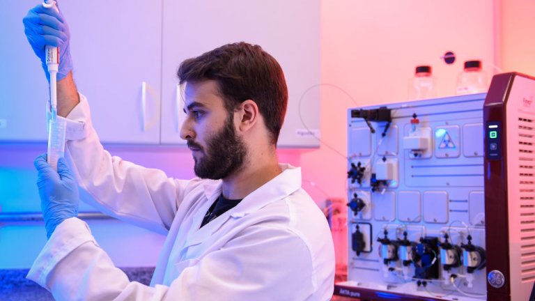 И кой пръв ще получи новия така дълго чакан препарат срещу коронавируса