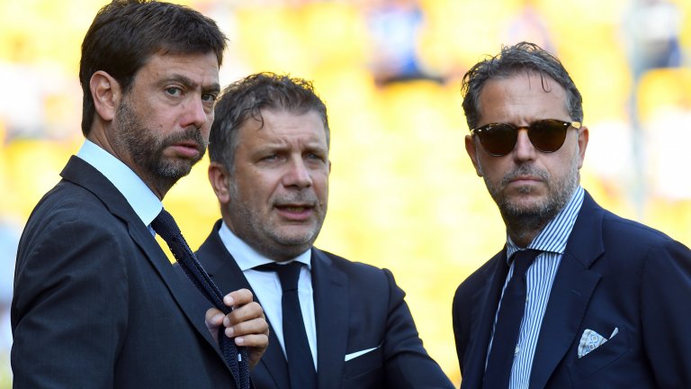 На снимката: президентът на Ювентус Андреа Аниели (вляво) и вече бившият спортен директор Фабио Паратичи (вдясно). И двамата са част от разследваните лица по последния скандал, разтърсил "бианконерите" и италианския футбол.